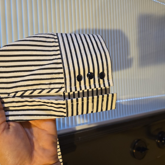 Like NEW Jones New York Signature Top - Picture 3 of 4